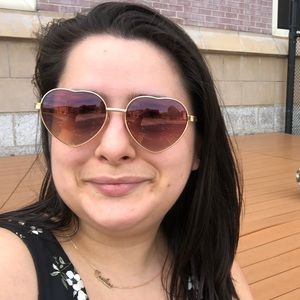 Meet your Posher, Claudia